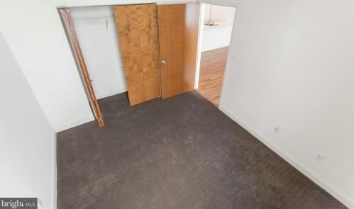 1300 Chestnut St, Philadelphia PA 19107-4502 exterior