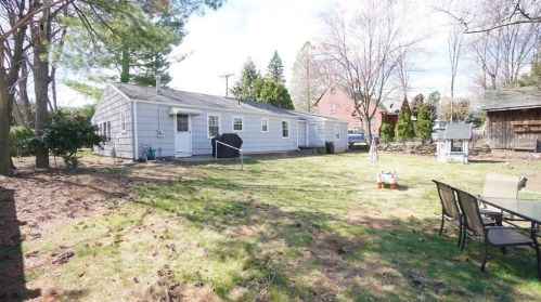 16 Sunrise Ter, Springfield MA 01119-2539 exterior