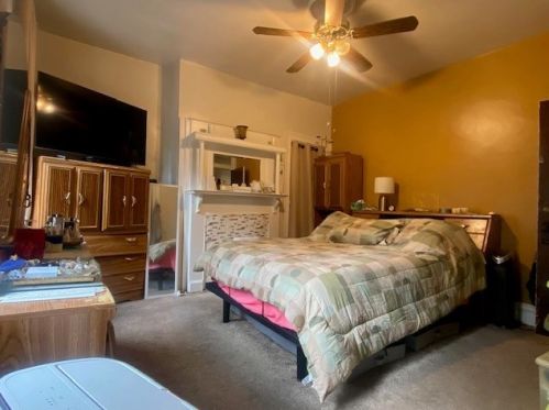 6415 Dean St, Pittsburgh PA 15206-1840 exterior