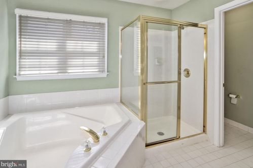 11127 Luttrell Ln, Silver Spring MD 20902-3556 exterior