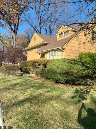 1721 Van Cortland Ter, Teaneck, NJ 07666-6234