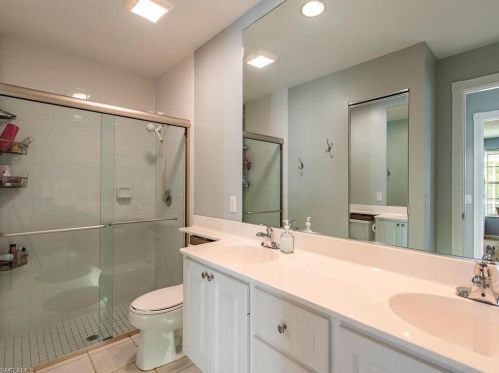 5552 Islandwalk Cir, Naples FL 34119-1613 exterior