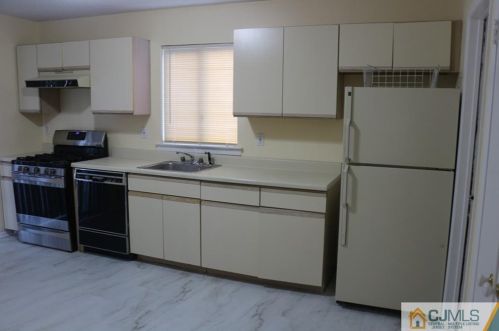 161 Linda Ln, Edison NJ  08820-4509 exterior