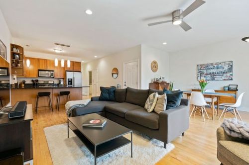 2540 Chicago Ave, Chicago, IL 60622-5019