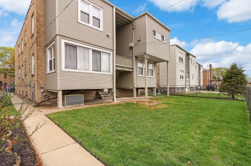 2632 Balmoral Ave, Chicago IL  60625-3182 exterior