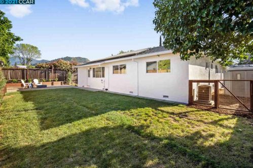 5507 Alaska Dr, Concord CA  94521-4009 exterior