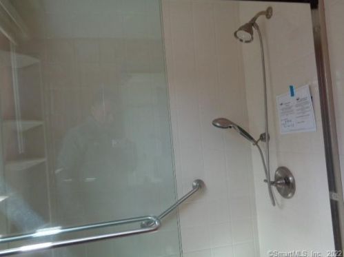 327 Scott Swamp Rd, Farmington CT 06032-3415 exterior