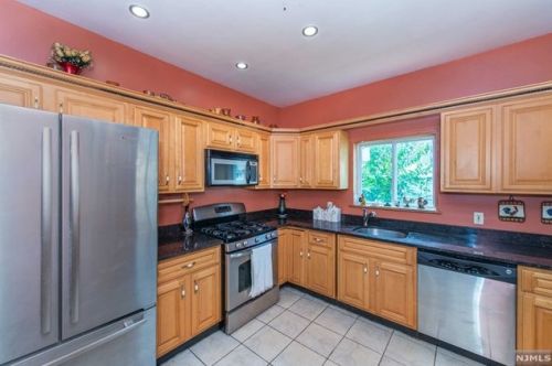 71 St, Union City NJ 07086-7101 exterior