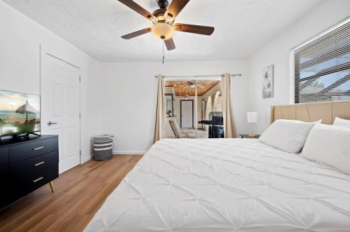 102 Whitmore Dr, Fort Pierce FL 34984-3738 exterior