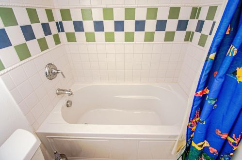 1242 Hyannis Dr, Saint Louis MO 63146-4639 exterior