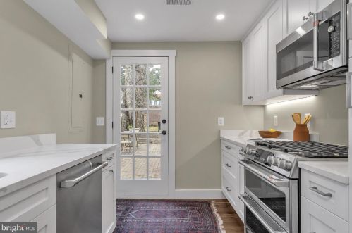 313 Royal St, Alexandria VA  22314-2628 exterior