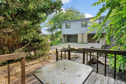 308 Frazier Dr, Pittsburgh PA 15235-5257 exterior