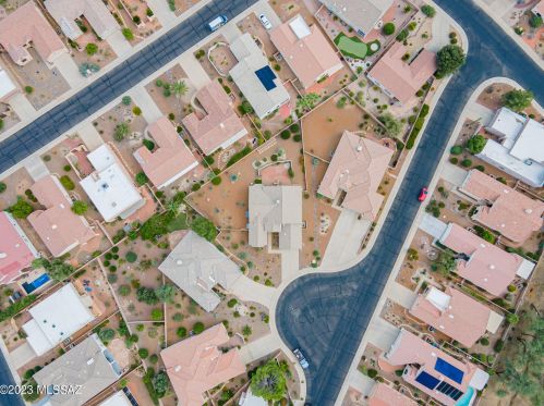 594 Mickelson Ln, Green Valley AZ 85614-5749 exterior