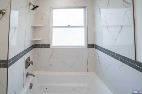 428 Aurora Ave, Cliffside Park NJ 07010-2133 exterior