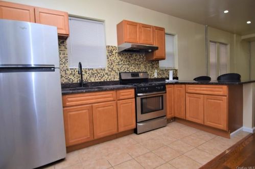 938 212th St, Bronx NY  10469-1130 exterior