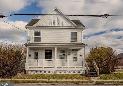 28 Charles St, Hanover, PA 17331-2204