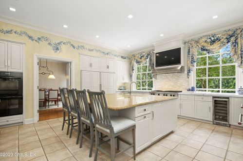 26 Andrews Farm Rd, Greenwich CT 06831-3100 exterior