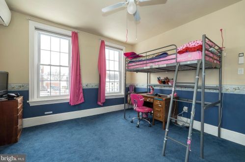 455 Main St, Limerick PA 19468-2303 exterior