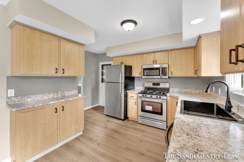 1845 Bonneville Dr, Meskegon MI 49441-3709 exterior