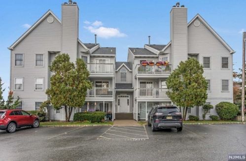 22 Amethyst Ln, Paterson NJ 07501-3364 exterior