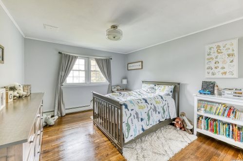 180 Cockonoe Ave, Babylon NY 11702-1904 exterior