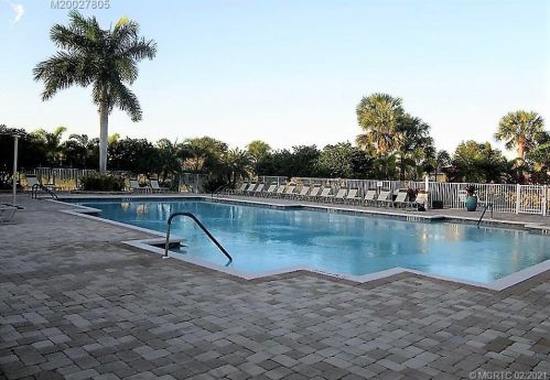 10082 Chadwick Dr, Fort Pierce FL 34987-2418 exterior