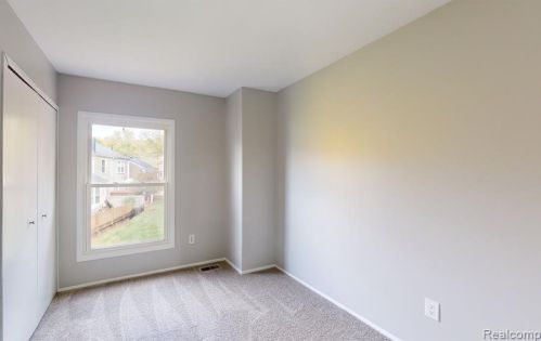 1226 Kings Cv Ct, Rochester MI 48306-4226 exterior