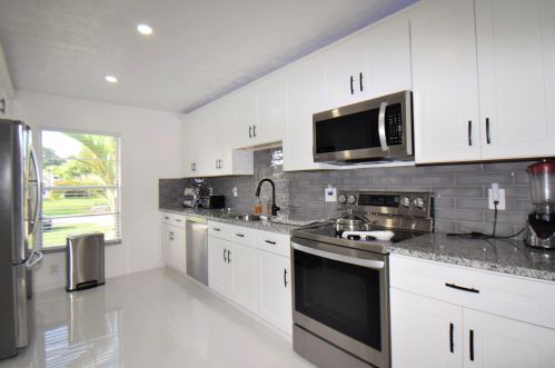 890 Walters Ter, Fort Pierce FL  34983-3987 exterior