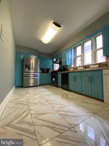 2285 51st St, Philadelphia, PA 19131-2452