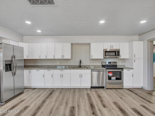 5526 Clarendon Ave, Phoenix AZ 85033-4118 exterior