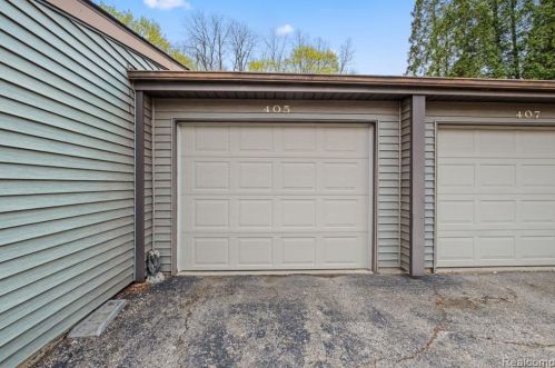 405 Rockwell St, Fenton MI 48430-2341 exterior