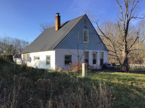 196 40th St, Allegan, MI 49010-9144