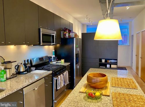 136 3rd St, Philadelphia PA  19106-1814 exterior