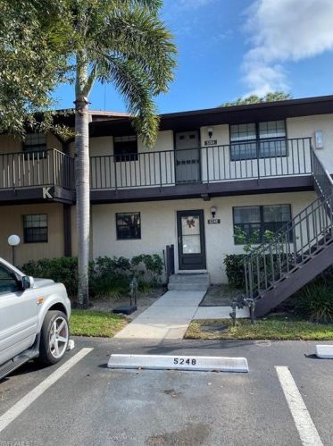 5264 Treetops Dr, Naples FL 34113-8511 exterior