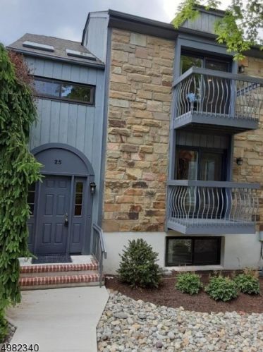 25 Trafalgar Ct, Hackettstown NJ  07840-4241 exterior