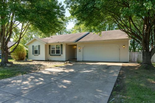 2847 Hickory Nut Ln, Kalamazoo, MI 49004-3184