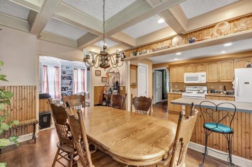 8 Talmadge St, Derby CT 06418-1004 exterior