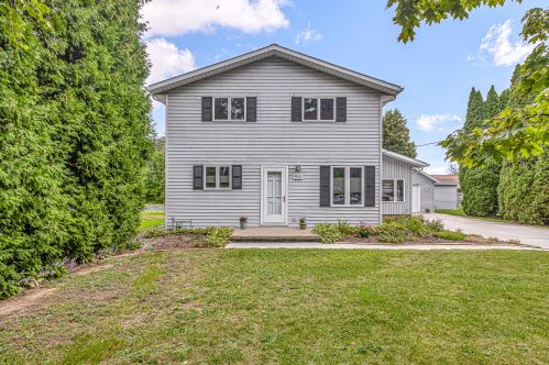 911 Rapids Rd, Manitowoc, WI 54220-3007