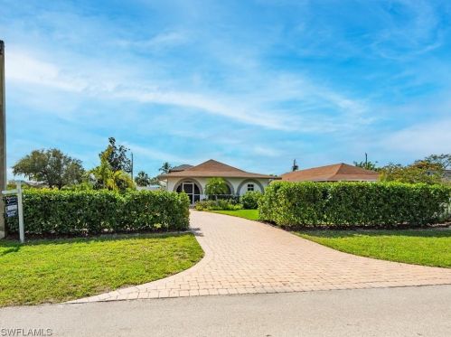 698 99th Ave, Naples, FL 34108-2230