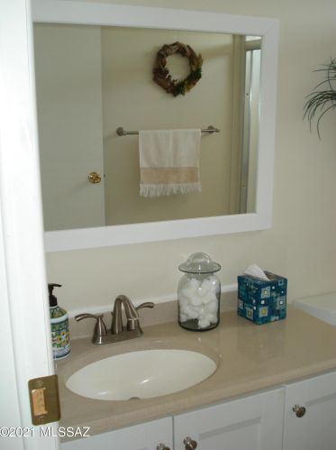 5668 Cir Z St, Tucson AZ 85713-4419 exterior