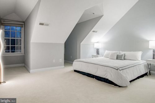 707 Frd Lndg Way, Alexandria VA 22314-3887 exterior