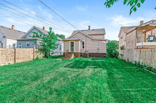 122 13 St, Mishawaka IN 46544-5313 exterior