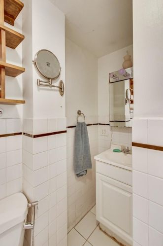 2836 Lunt Ave, Chicago IL 60645-2917 exterior