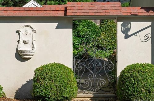 31 Crst Rd, Norwalk CT 06853-1207 exterior