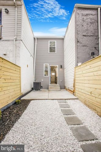 702 19 St, Washington DC 20002-4077 exterior