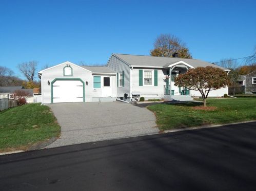 184 Nimitz Rd, Woonsocket, RI 02895-3819