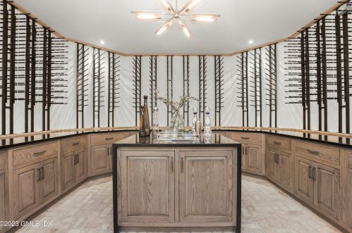 32 Meadowcroft Ln, Greenwich CT 06830-3823 exterior