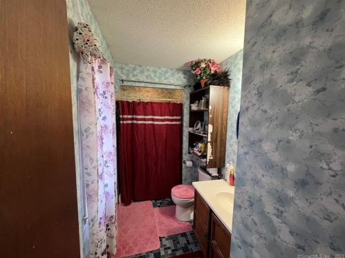 70 Spring St, Manchester CT  06040-6639 exterior