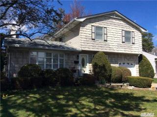 3 Deepdale Dr, Pine Air, NY 11717-1303