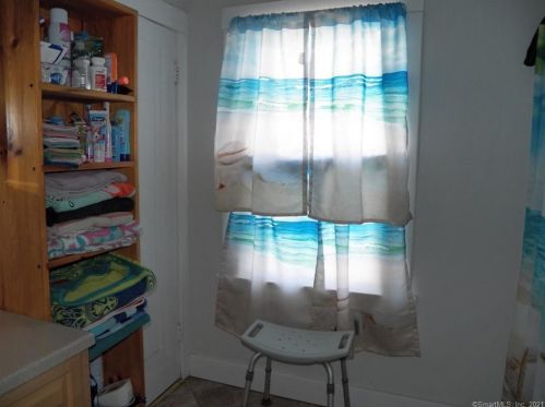 29 Spg St, Killingly CT 06239-2833 exterior